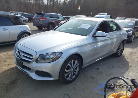 2015 Mercedes-Benz C 300 4Matic/Luxury 4Matic/Sport 4Matic z USA, uszkodzony, nr VIN 55SWF4KBXFU077028
